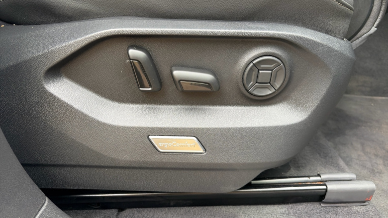 Volkswagen Touareg 3.0 V6 TDI 4Motion Black Edition 5dr Tip Auto Diesel Estate